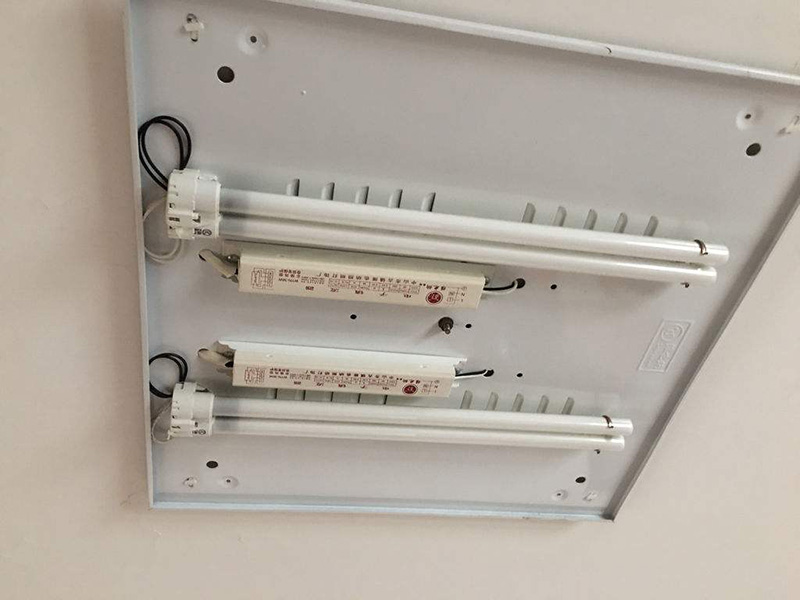 頂燈壞了怎么修，別動不動換新的，我來告訴你吸頂燈怎么修